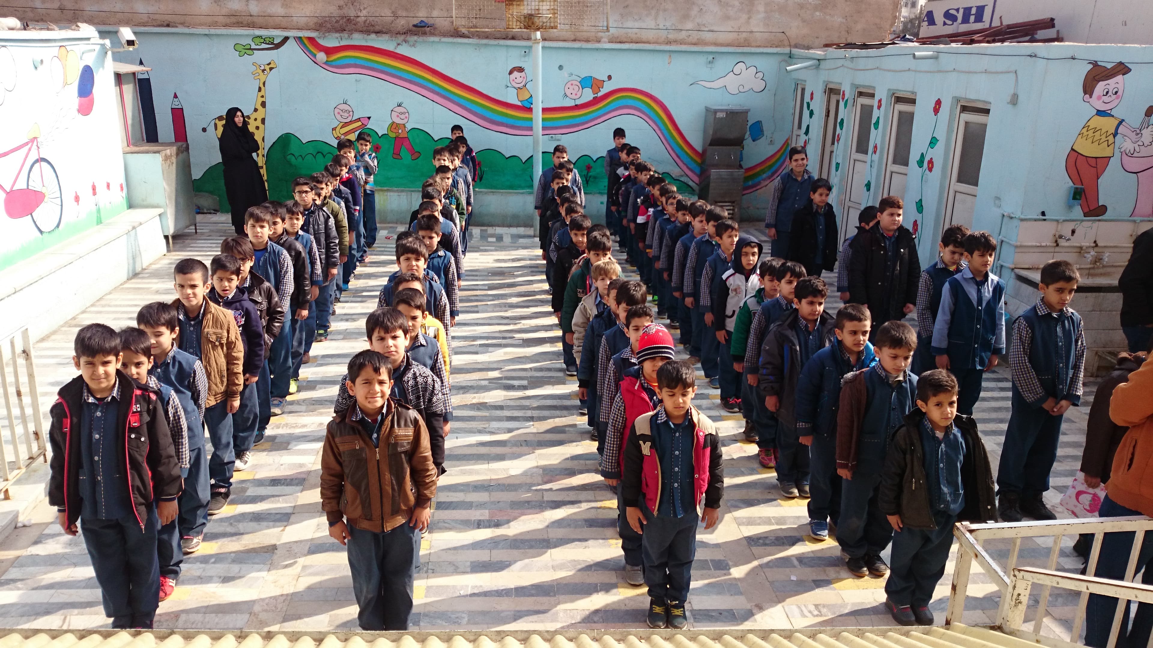 مراسم صبحگاه مدرسه