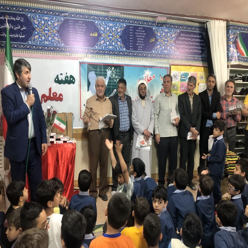 تقدیر و تشکر از معلمان دبستان فروغ اندیشه 