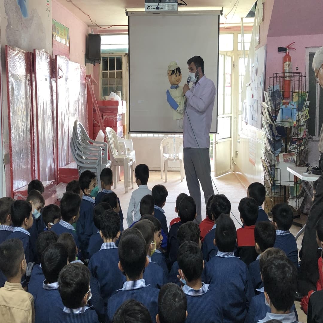 نمایش عروسکی به مناسبت روز جهانی کودک 