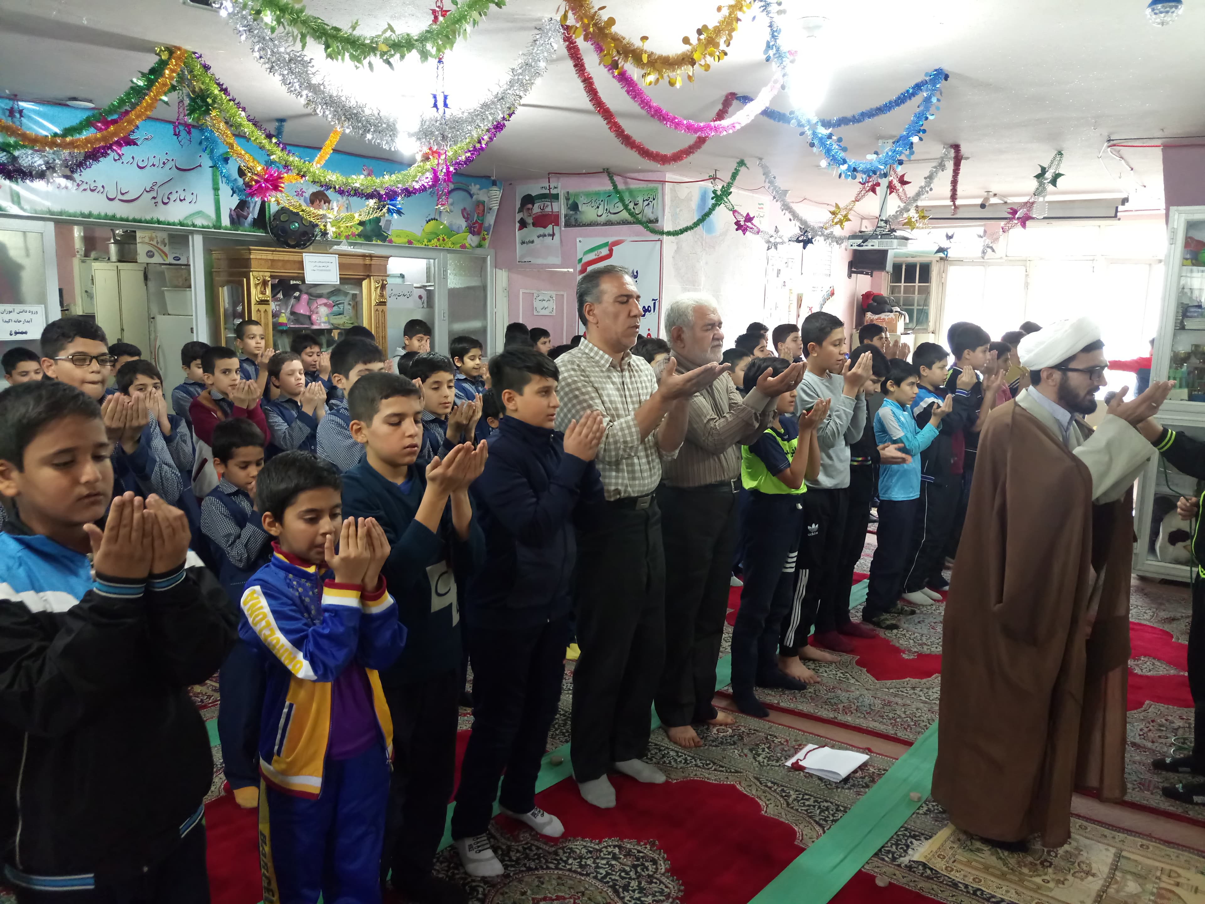 برگزاری نماز جماعت 